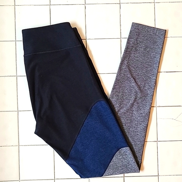 Outdoor Voices Springs 7/8 Legging, size Medium, Black/Navy/Graphite - Picture 3 of 4